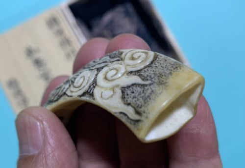 RARE JAPANESE TAISHO OR EARLY SHOWA PERIOD EARLY 20THC IWAMI BOARS TUSK DRAGON NETSUKE - ADDITIONAL PHOTO 4