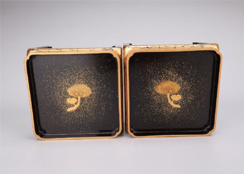 BEAUTIFUL JAPANESE EDO MID 19THC PAIR OF GOLD LACQUER SAKE CUP STANDS - ADDITIONAL PHOTO 2