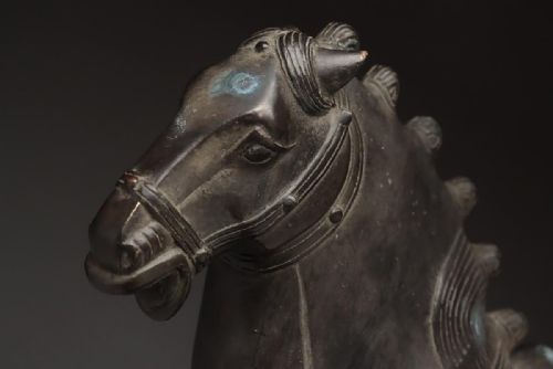 CHINESE ANTIQUE EARLY 20THC HEAVY TANG WARRIOR BRONZE WAR HORSE - ADDITIONAL PHOTO 2