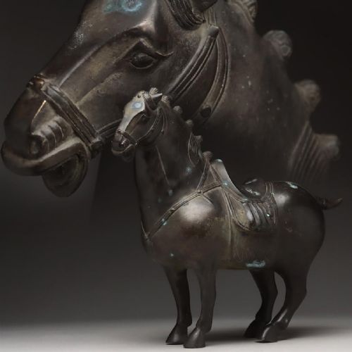 CHINESE ANTIQUE EARLY 20THC HEAVY TANG WARRIOR BRONZE WAR HORSE - ADDITIONAL PHOTO 11