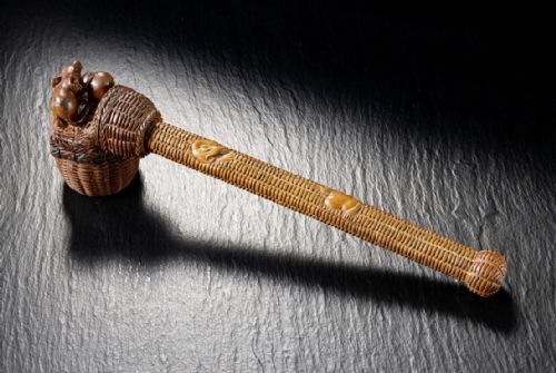 RARE JAPANESE MEIJI EARLY 20THC CARVED WOODEN NEZUMI YATATE BRUSH - ADDITIONAL PHOTO 7