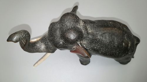 JAPANESE MEIJI EARLY 20THC SMALL BRONZE ELEPHANT - ADDITIONAL PHOTO 9