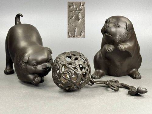 SUPERB JAPANESE MEIJITAISHO BRONZE OF TWO PUPPIES PLAYING SIGNED HOZAN YOSHIYAMA - ADDITIONAL PHOTO 1