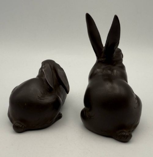 CHARMING JAPANESE ANTIQUE EARLY 20THC PAIR OF BRONZE HARES HIDEKOKU - ADDITIONAL PHOTO 1