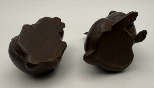 CHARMING JAPANESE ANTIQUE EARLY 20THC PAIR OF BRONZE HARES HIDEKOKU - ADDITIONAL PHOTO 2
