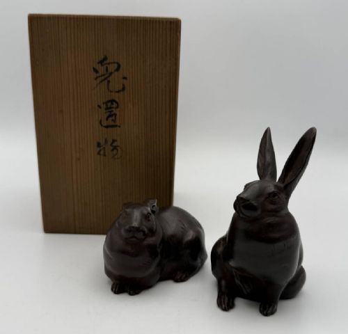 CHARMING JAPANESE ANTIQUE EARLY 20THC PAIR OF BRONZE HARES HIDEKOKU - ADDITIONAL PHOTO 4