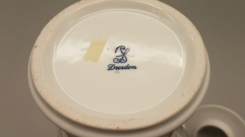 STRIKING ANTIQUE DRESDEN ARMORIAL PORCELAIN URN WITH COVER CA 1850 BEARING FAMOUS HOWARD FAMILY CREST - ADDITIONAL PHOTO 7