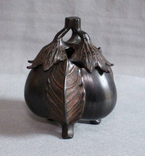 japanese meiji early 20thc bronze incense burner aubergine eggplant - CATEGORY: ANTIQUE METAL - DATED 1910