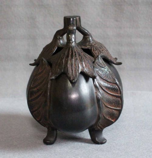 JAPANESE MEIJI EARLY 20THC BRONZE INCENSE BURNER AUBERGINE EGGPLANT - ADDITIONAL PHOTO 2