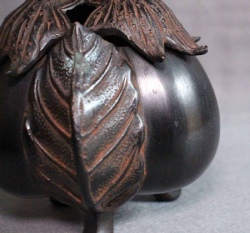 JAPANESE MEIJI EARLY 20THC BRONZE INCENSE BURNER AUBERGINE EGGPLANT - ADDITIONAL PHOTO 5
