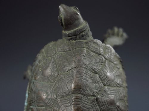 CHARMING JAPANESE MEIJI EARLY 20THC SMALL BRONZE TURTLE BISHIN - ADDITIONAL PHOTO 5