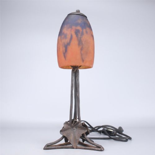 ATTRACTIVE FRENCH ART DECO 1930S WROUGHT IRON TABLE LAMP DAUM SHADE - ADDITIONAL PHOTO 1