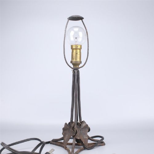 ATTRACTIVE FRENCH ART DECO 1930S WROUGHT IRON TABLE LAMP DAUM SHADE - ADDITIONAL PHOTO 2