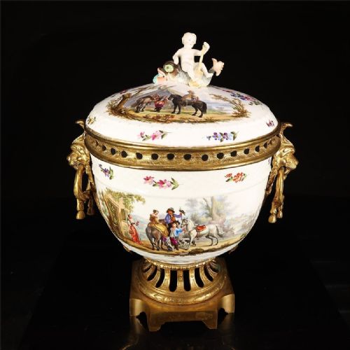MAGNIFICENT ANTIQUE 19THC LARGE PORCELAINGILT BRONZE POTPOURRI AFTER MEISSEN - ADDITIONAL PHOTO 1