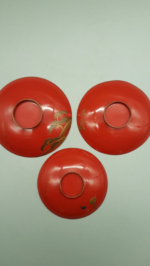 STUNNING JAPANESE MEIJI EARLY 20THC SET OF 3 HATSUYUME LACQUER SAKE CUPS - ADDITIONAL PHOTO 1