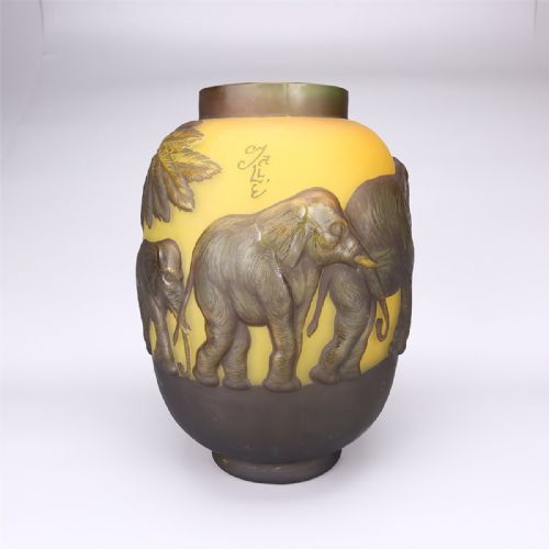 STRIKING FRENCH ANTIQUE EARLY 20THC CAMEO VASE ELEPHANT PROCESSION' AFTER EMILE GALLE - ADDITIONAL PHOTO 3