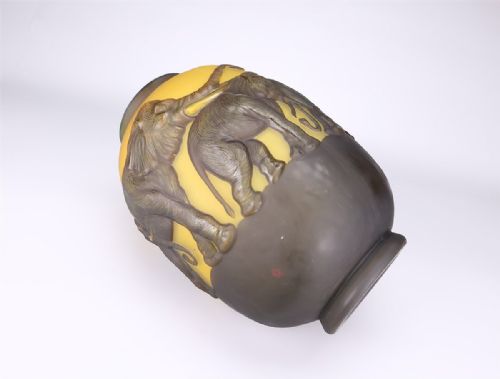 STRIKING FRENCH ANTIQUE EARLY 20THC CAMEO VASE ELEPHANT PROCESSION' AFTER EMILE GALLE - ADDITIONAL PHOTO 7