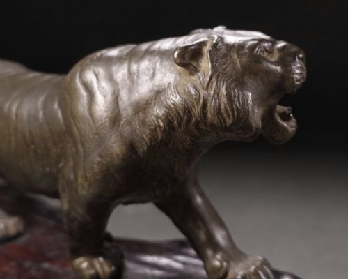 JAPANESE MEIJI EARLY 20THC SMALL BRONZE TIGER STAND IZUMI SEIJO II - ADDITIONAL PHOTO 7
