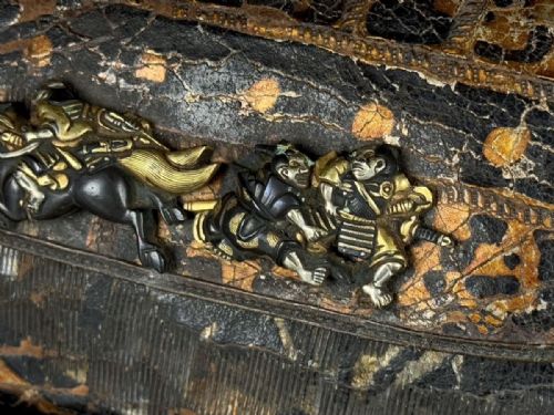 EXQUISITE JAPANESE EDO MID 19THC TOOLED LEATHER TOBACCO POUCH WITH GOLDSILVER INLAID CLASP - ADDITIONAL PHOTO 8
