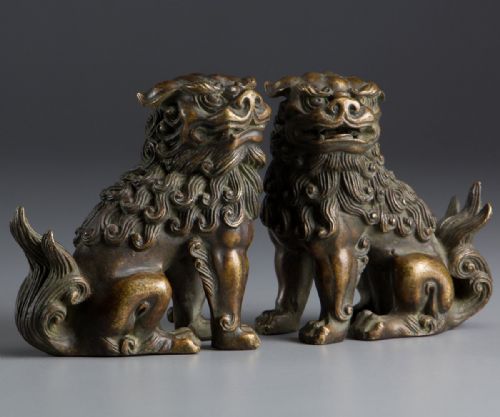 RARE JAPANESE ANTIQUE LATE 19THC PAIR OF SMALL BRONZE GUARDIAN LIONS - ADDITIONAL PHOTO 1