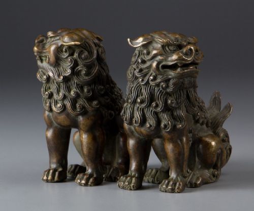 RARE JAPANESE ANTIQUE LATE 19THC PAIR OF SMALL BRONZE GUARDIAN LIONS - ADDITIONAL PHOTO 2