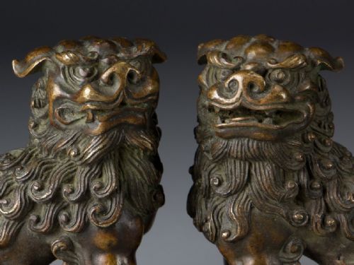 RARE JAPANESE ANTIQUE LATE 19THC PAIR OF SMALL BRONZE GUARDIAN LIONS - ADDITIONAL PHOTO 7