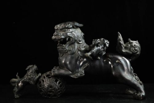 SUPERB JAPANESE MEIJI EARLY 20THC BRONZE FAMILY OF CHINESE TEMPLE LIONS