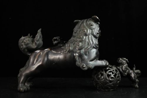 SUPERB JAPANESE MEIJI EARLY 20THC BRONZE FAMILY OF CHINESE TEMPLE LIONS - ADDITIONAL PHOTO 5