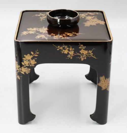 Excellent Japanese Meiji (Early 20thc) Set of 3 Lacquer Sake Cups & Stand