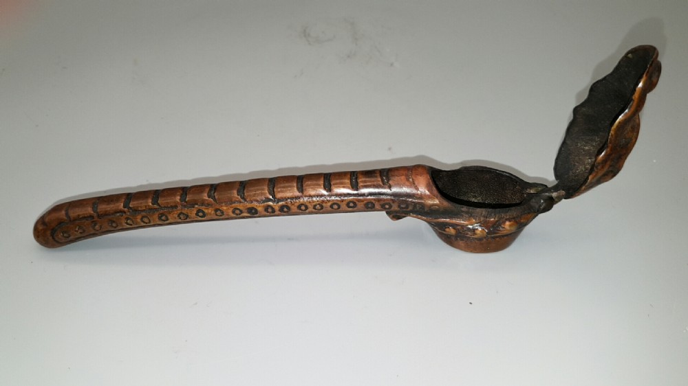 Antique Japanese Bronze Yatate in the Form of Dragon with a Long Tongue View III