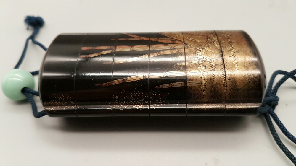 Beautiful Antique (Edo period) Japanese Five-Case Lacquer Inro Depicting Japanese Horsetail View III