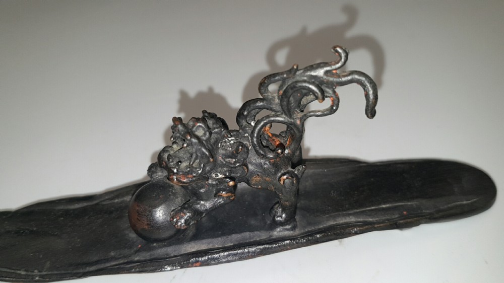 Rare Japanese Meiji (19thC) Bronze Paperweight Depicting a Shishi by Shuzan Hideyama View II