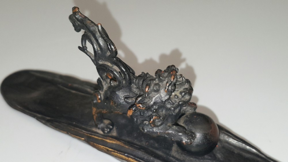Rare Japanese Meiji (19thC) Bronze Paperweight Depicting a Shishi by Shuzan Hideyama View IV