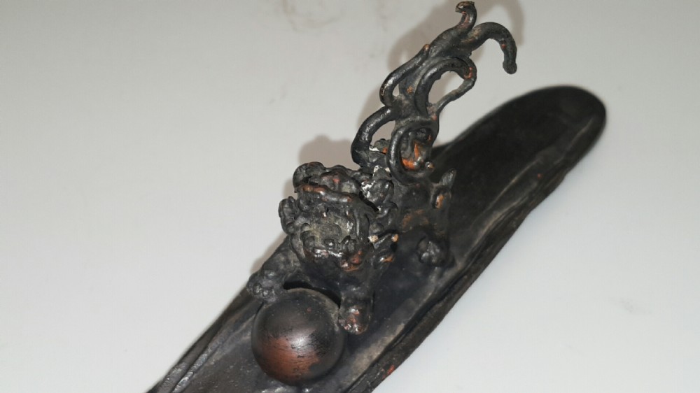 Rare Japanese Meiji (19thC) Bronze Paperweight Depicting a Shishi by Shuzan Hideyama View V