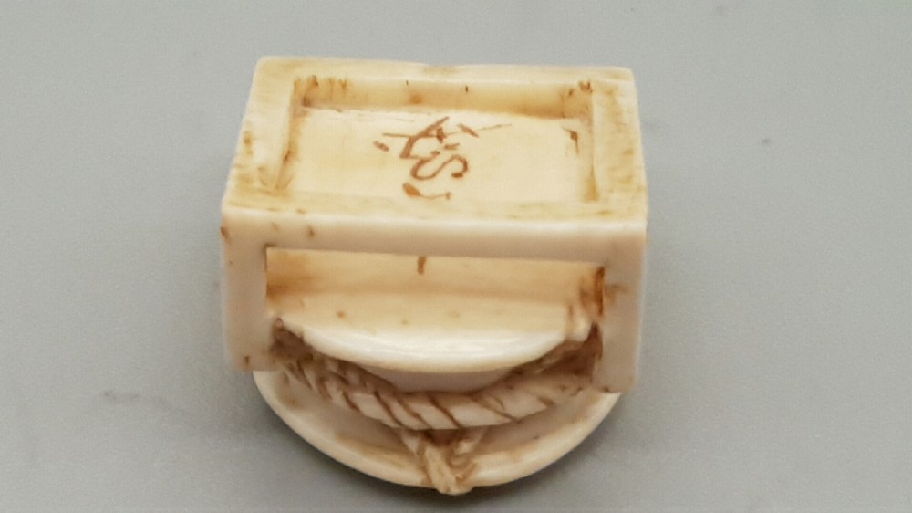 Rare Japanese Meiji Ivory Netsuke of a Traditional Japanese ‘Taiko’ Drum View V