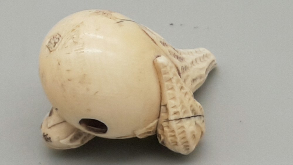 Japanese Meiji Ivory Netsuke of Gourds  View III