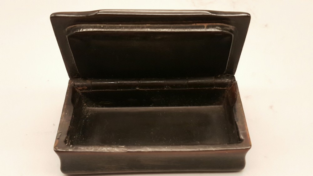 Nice Antique Horn and Tortoiseshell Snuff Box with Silver Piqué Decoration View III