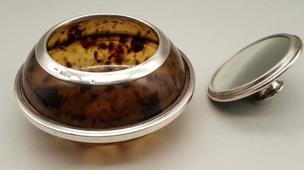 Nice Silver Vintage Art Deco Bakelite Powder Box, hallmarked 1924 View II
