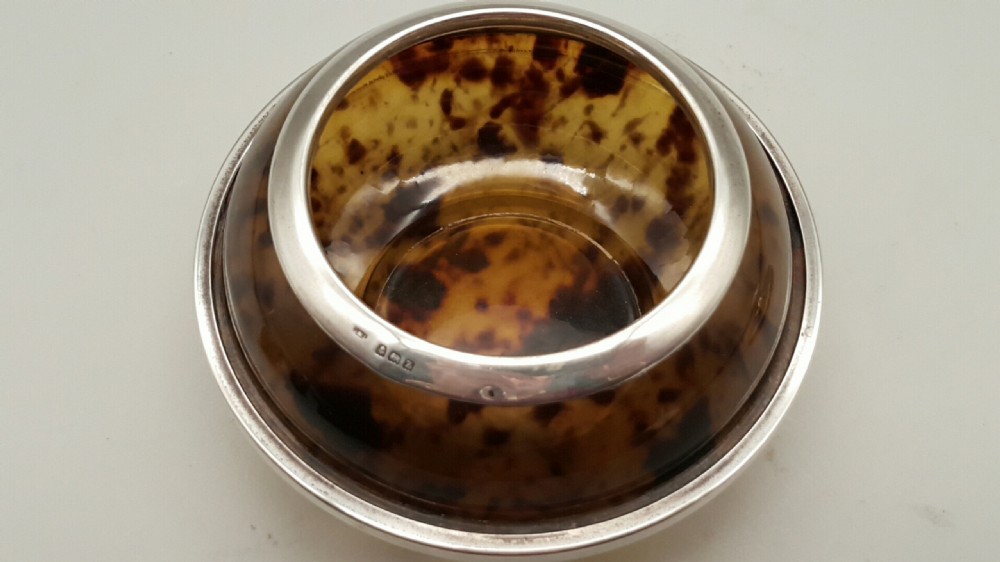 Nice Silver Vintage Art Deco Bakelite Powder Box, hallmarked 1924 View IV