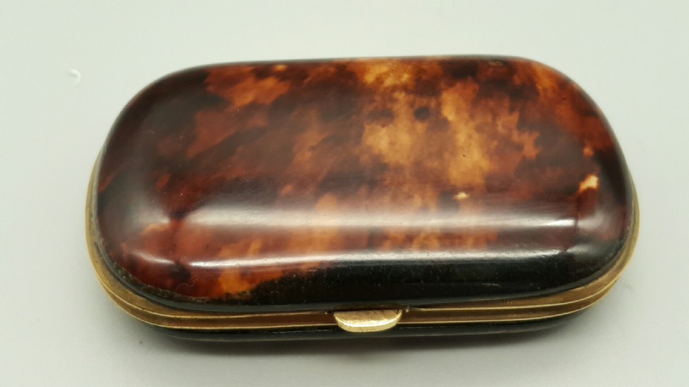 Superb Antique Tortoiseshell Purse with Inlaid Gold and Silver Decoration View III