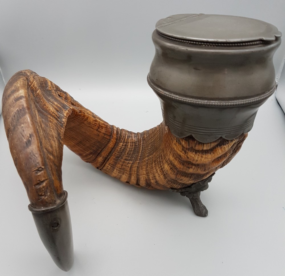 LARGE VICTORIAN SCOTTISH RAM’S HORN TABLE TOP SNUFF MULL WITH PEWTER MOUNT View II