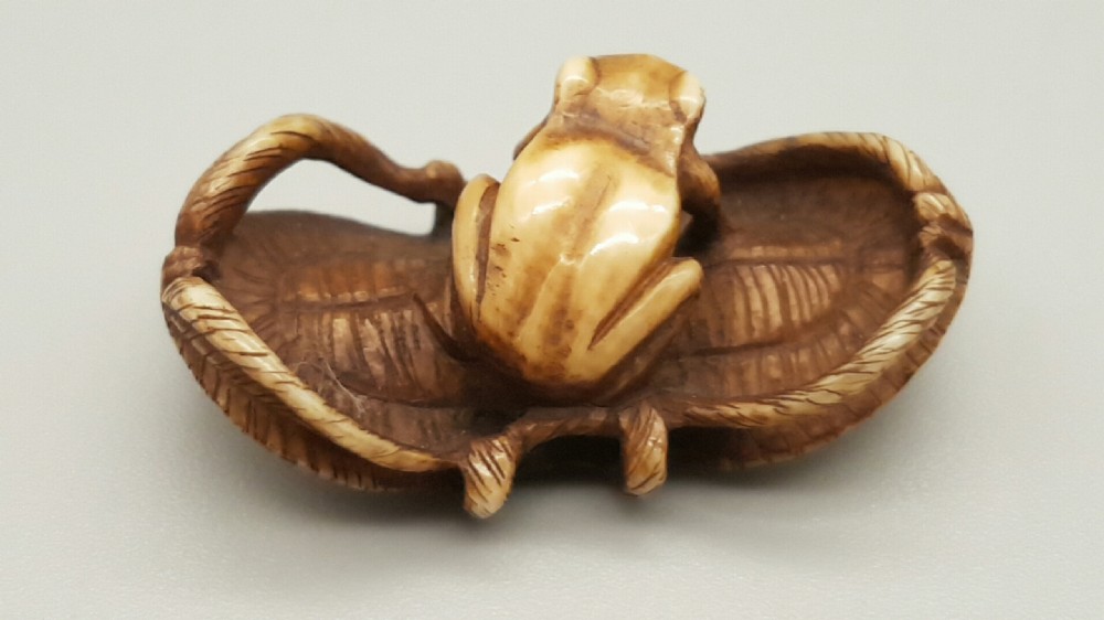 Exquisite Japanese Ivory Netsuke of a Toad/Frog on a Sandal View II