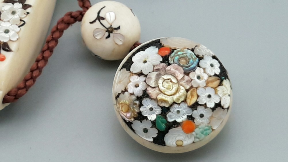 Magnificent Japanese Meiji Shibayama Suite of Inro, Netsuke & Ojime View VIII