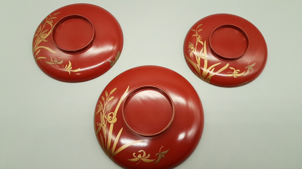 Set of Three Japanese Meiji Lacquer Sake Cups, Ikebana (Flower Arranging) View V