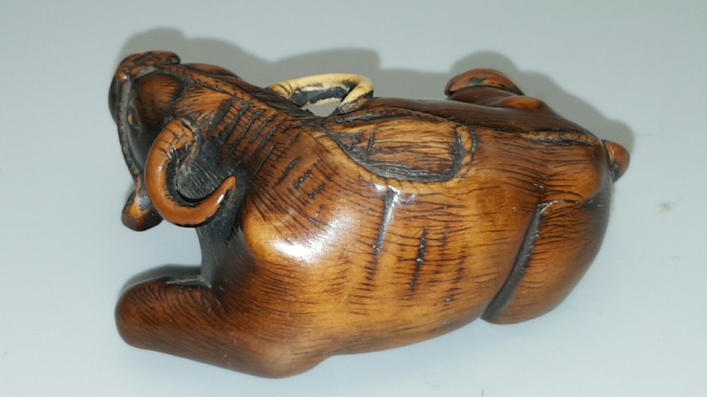 Striking Japanese Edo (18thC) Boxwood Ox Netsuke by Nagamachi Zhoushan View II