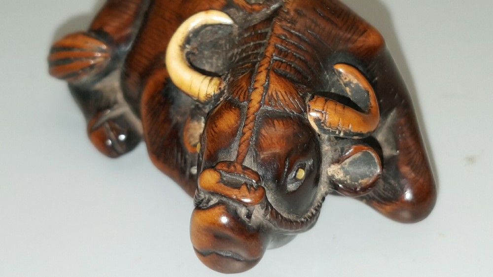 Striking Japanese Edo (18thC) Boxwood Ox Netsuke by Nagamachi Zhoushan View III