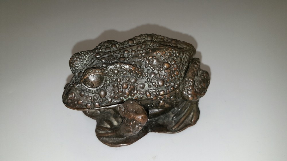 Striking Japanese Meiji bronze toad box