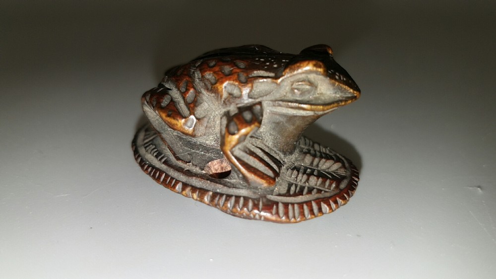 Japanese Meiji Boxwood Netsuke of a Toad on a Sandal View IV