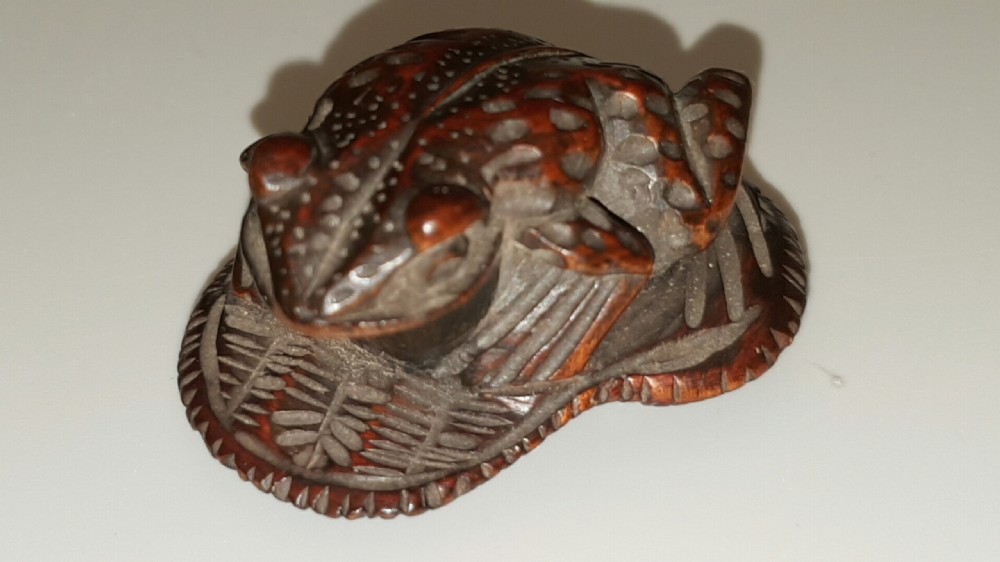 Japanese Meiji Boxwood Netsuke of a Toad on a Sandal View V