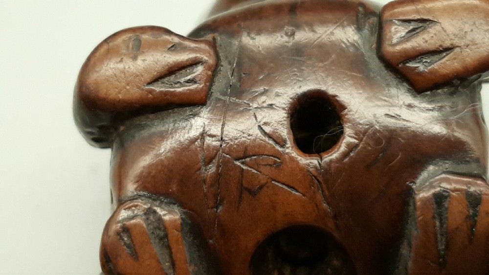 Japanese Edo (early 19thC) boxwood toad netsuke signed Yoshitada (Shigetada) View VI